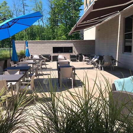 Courtyard By Marriott Montreal West Island/Baie D'Urfe Hotell Exteriör bild