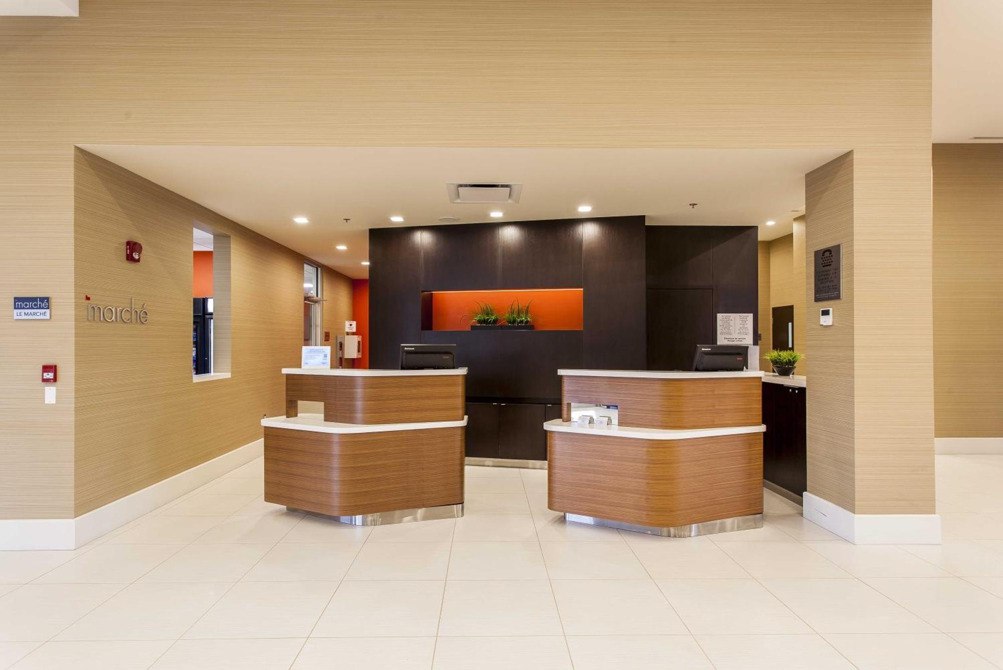 Courtyard By Marriott Montreal West Island/Baie D'Urfe Hotell Exteriör bild