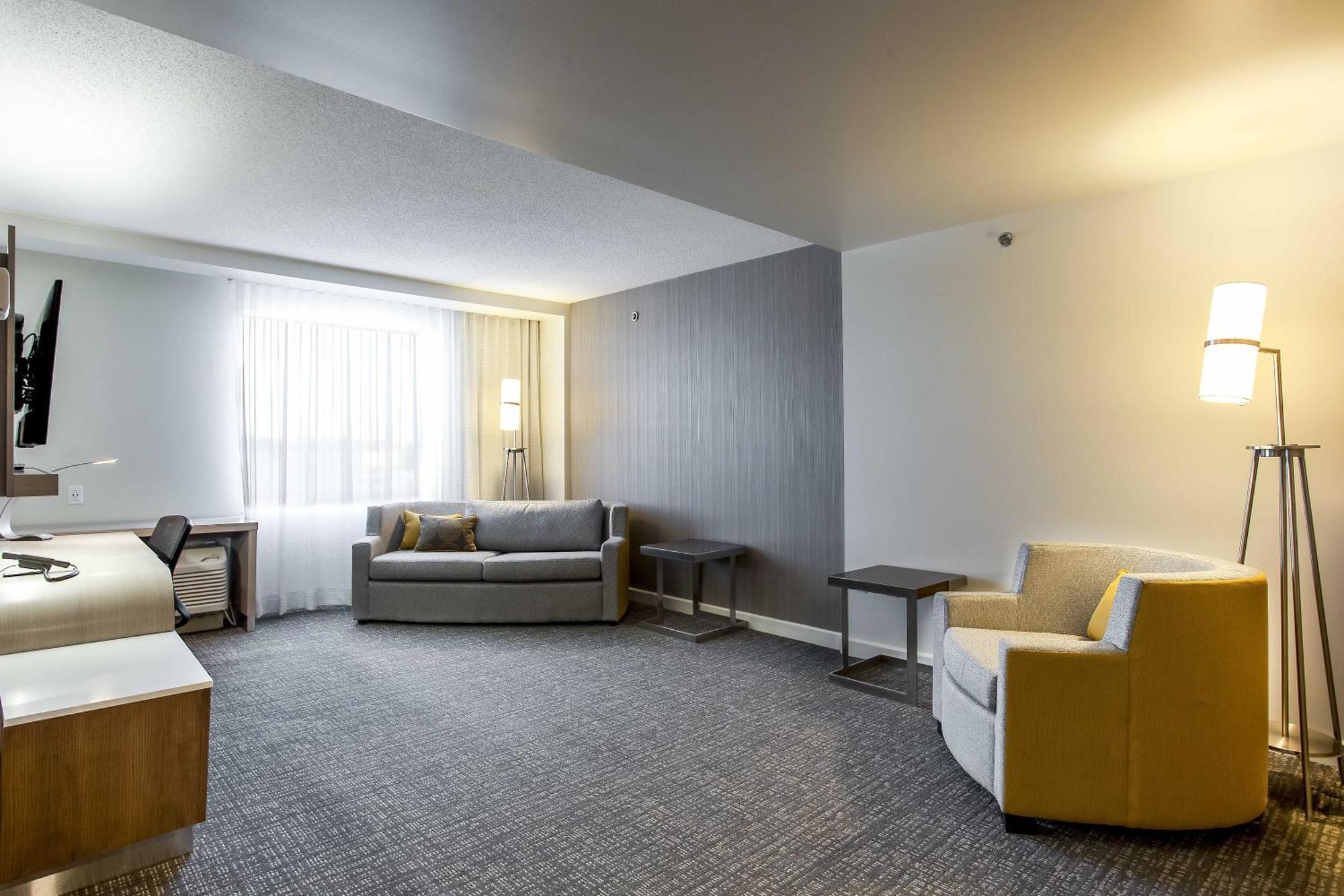 Courtyard By Marriott Montreal West Island/Baie D'Urfe Hotell Exteriör bild