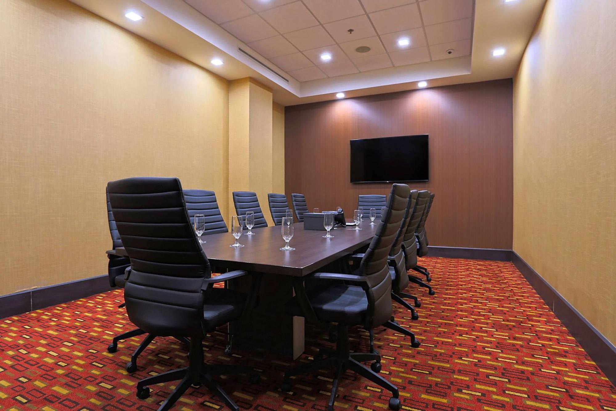 Courtyard By Marriott Montreal West Island/Baie D'Urfe Hotell Exteriör bild