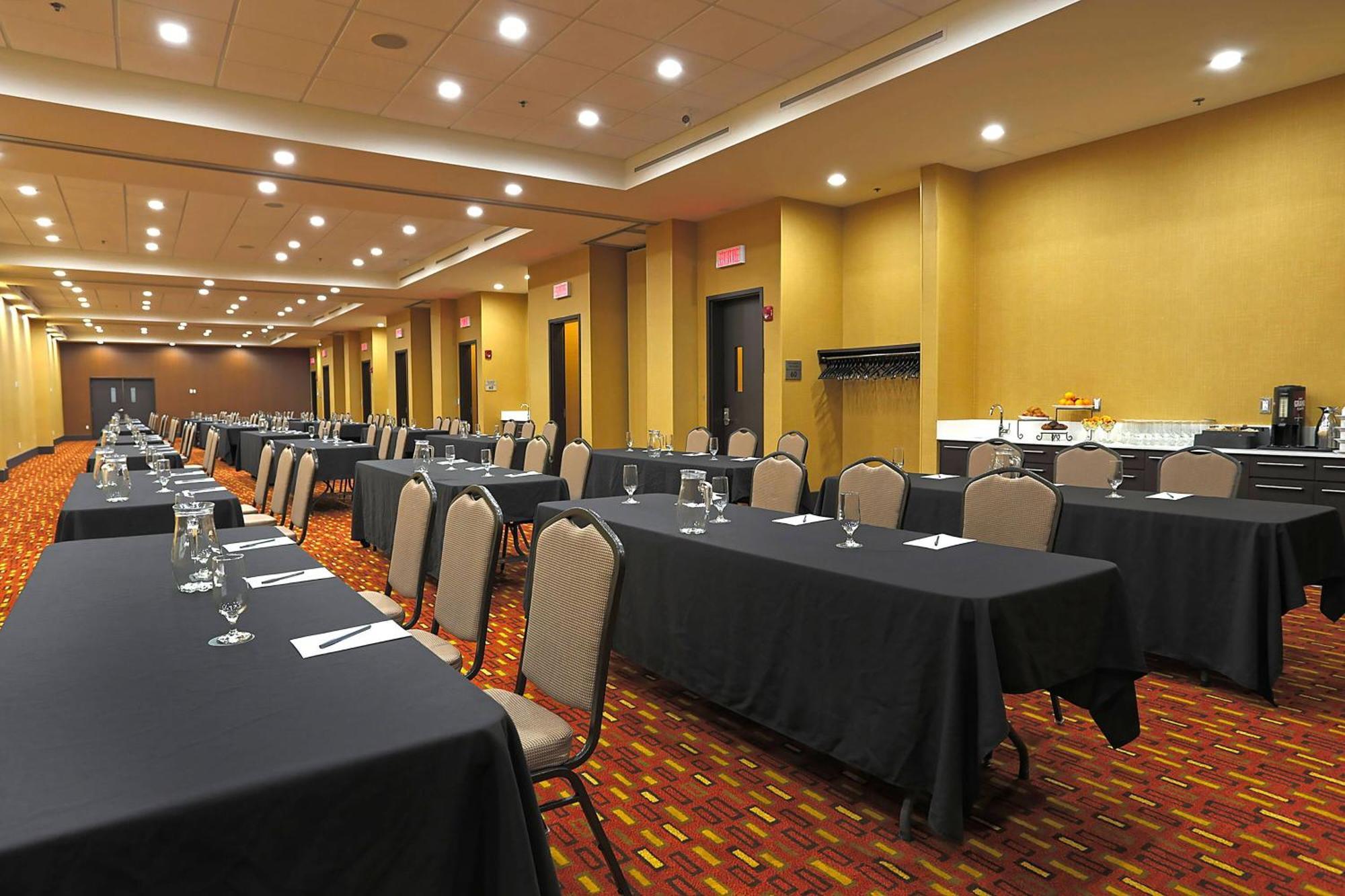 Courtyard By Marriott Montreal West Island/Baie D'Urfe Hotell Exteriör bild