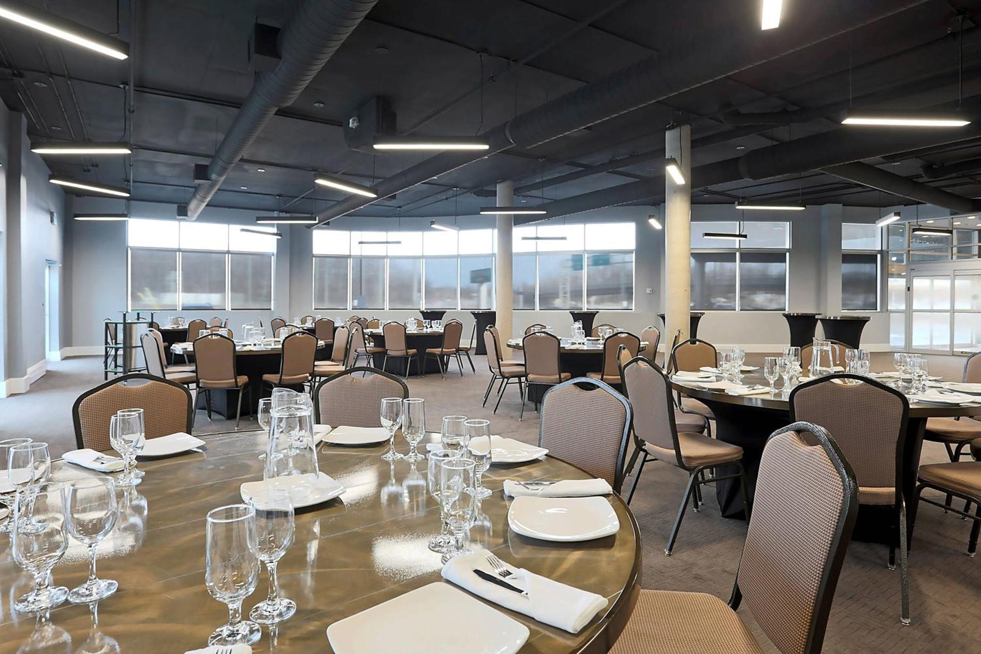 Courtyard By Marriott Montreal West Island/Baie D'Urfe Hotell Exteriör bild