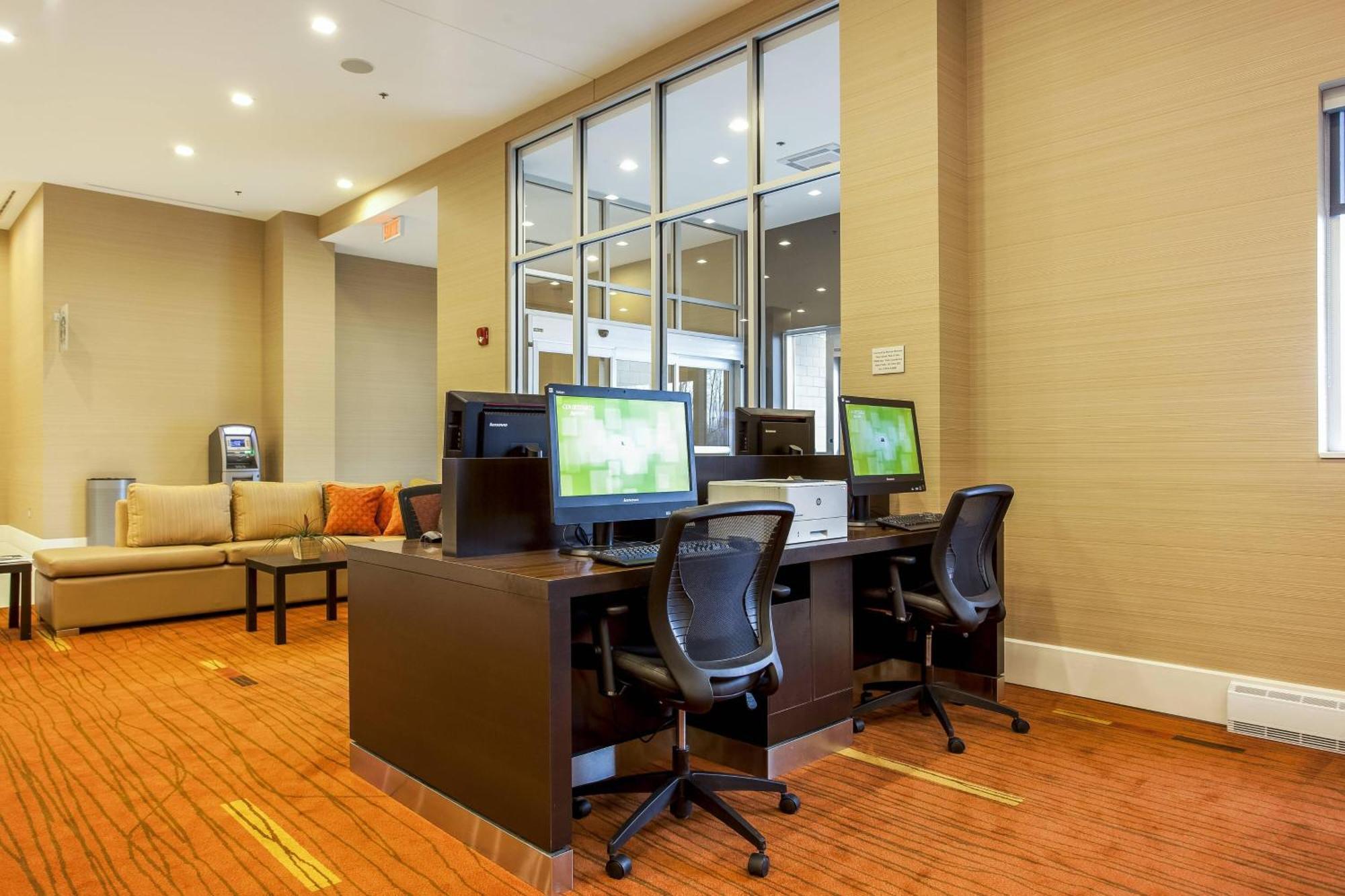 Courtyard By Marriott Montreal West Island/Baie D'Urfe Hotell Exteriör bild
