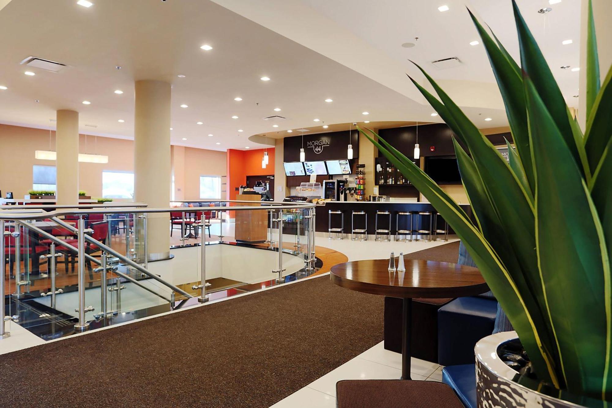 Courtyard By Marriott Montreal West Island/Baie D'Urfe Hotell Exteriör bild