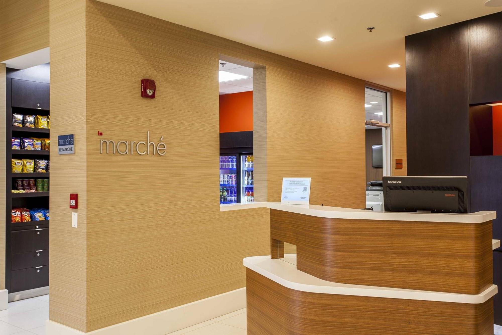 Courtyard By Marriott Montreal West Island/Baie D'Urfe Hotell Exteriör bild