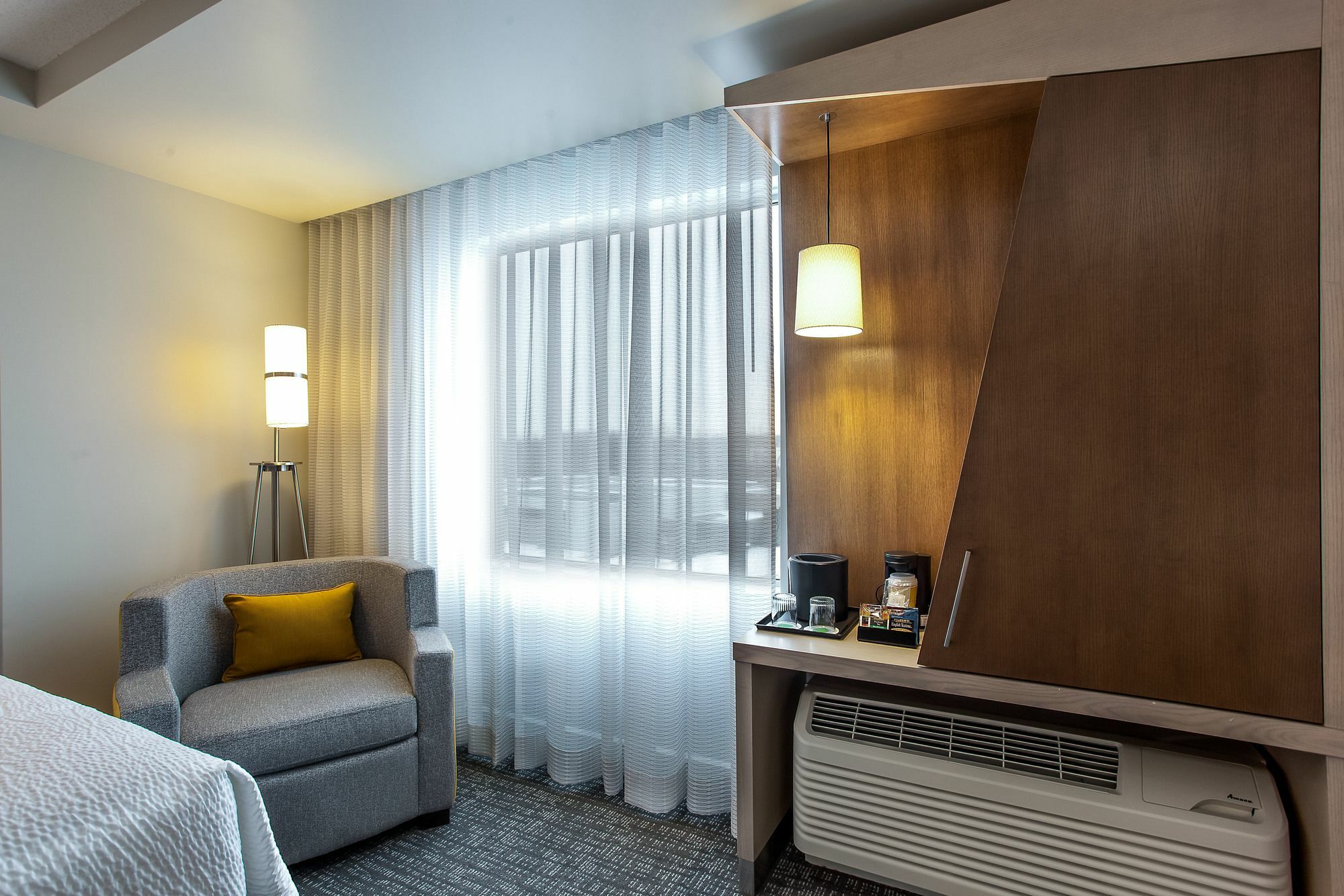 Courtyard By Marriott Montreal West Island/Baie D'Urfe Hotell Exteriör bild