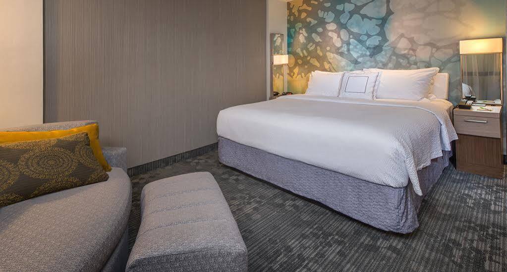 Courtyard By Marriott Montreal West Island/Baie D'Urfe Hotell Exteriör bild